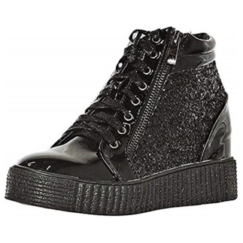Women’s fashion sneakers